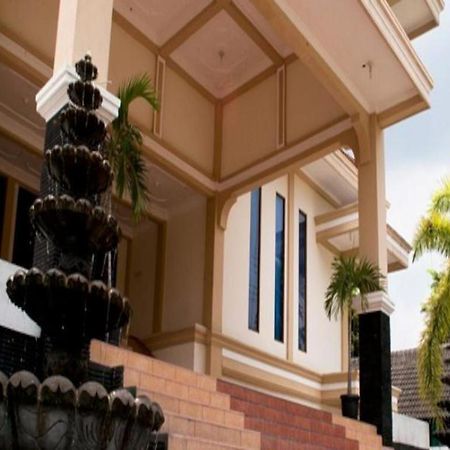 King Hotel Wates  Exterior foto